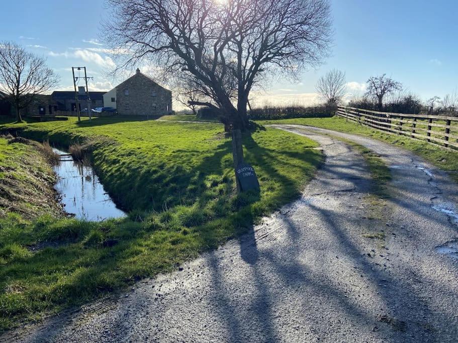 プレストンThe Hayloft At Wrampool Farmアパートメント エクステリア 写真